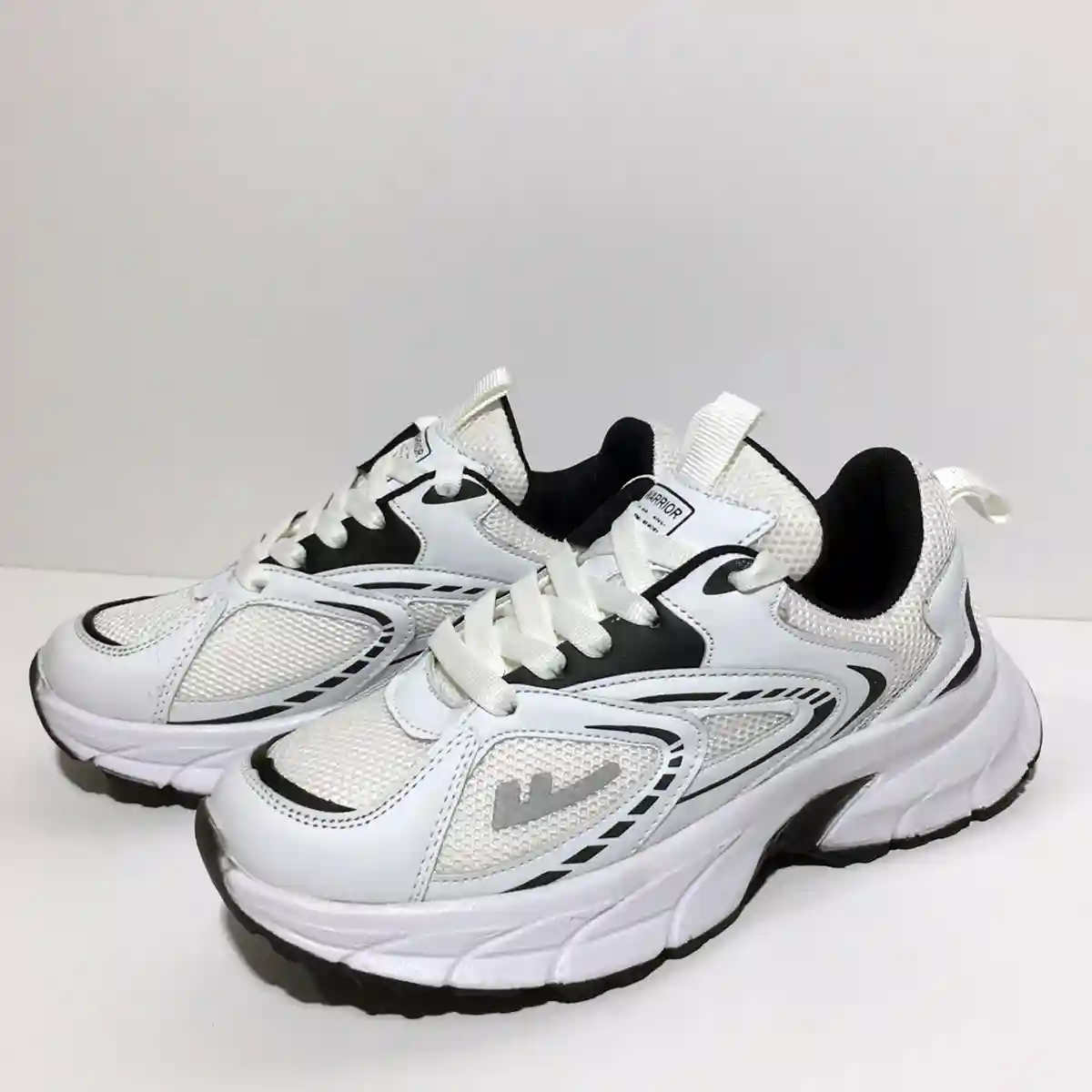 کتونی  میانه واریور سفید مشکی ( دخترانه / پسرانه )