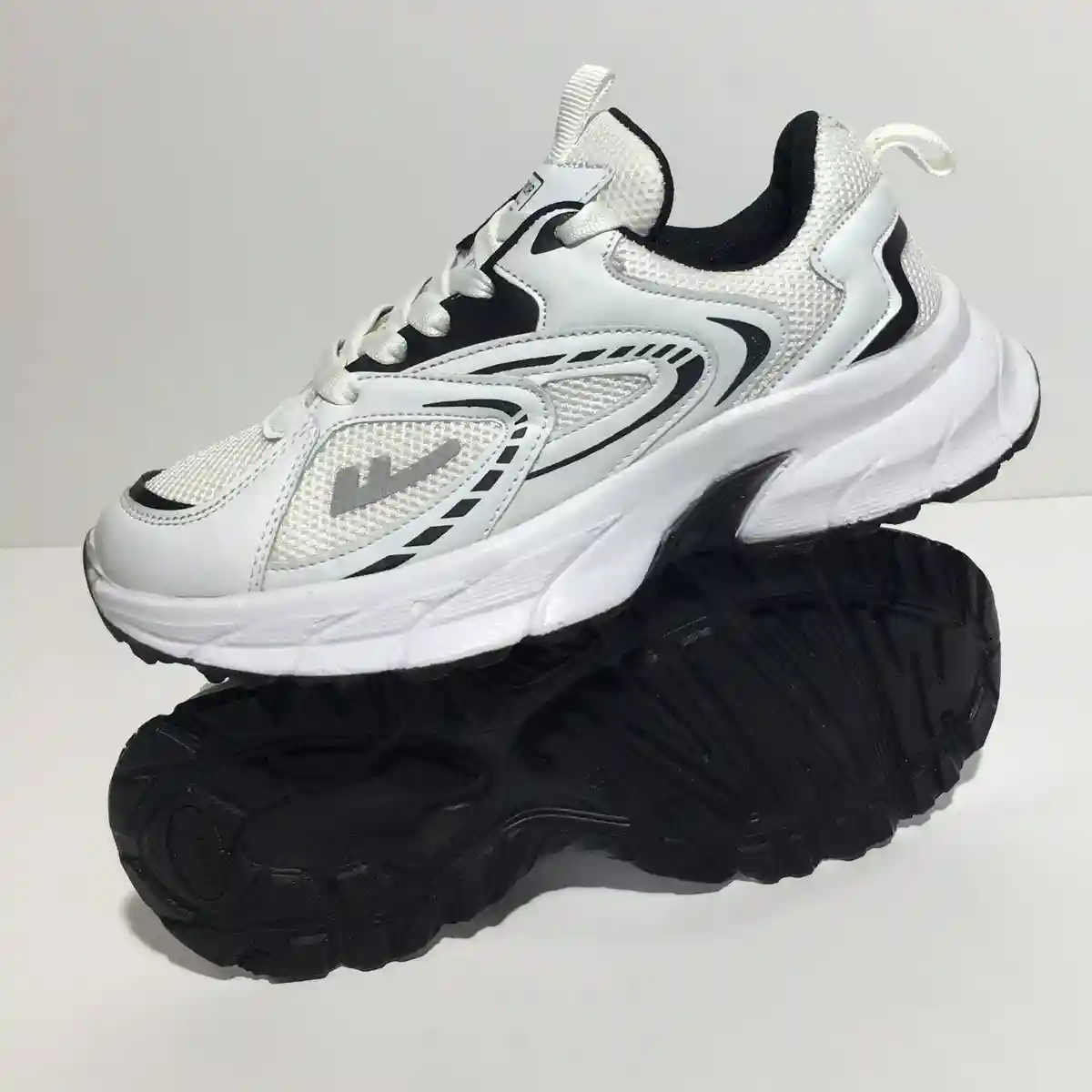 کتونی  میانه واریور سفید مشکی ( دخترانه / پسرانه )