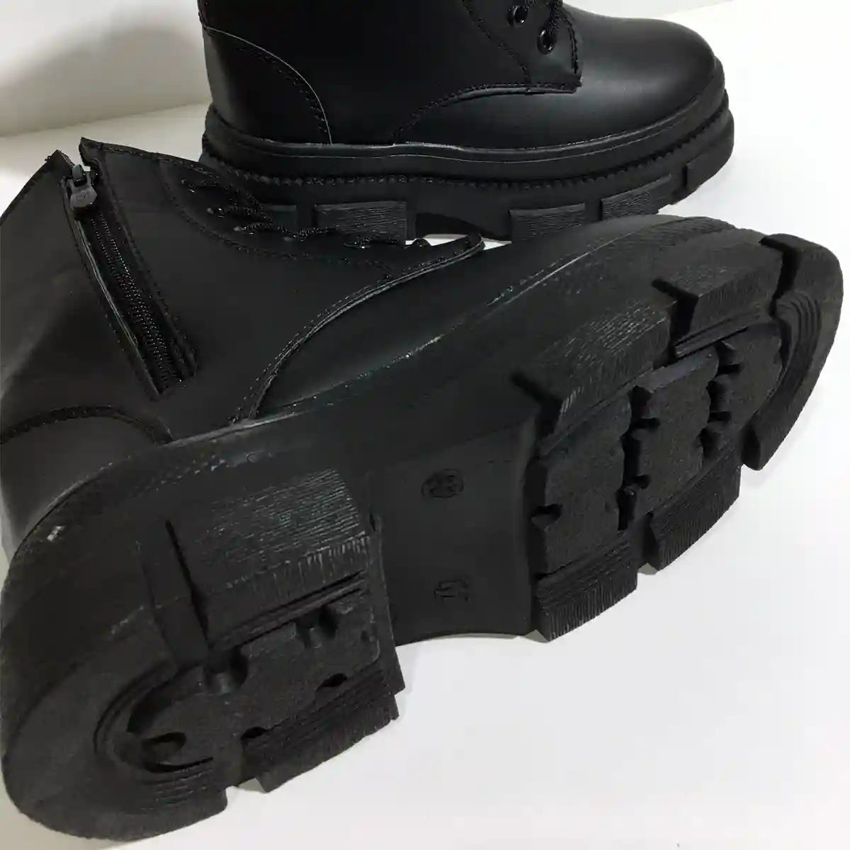 نیم بوت دخترانه زنانه چرم مشکی مات سگکدار