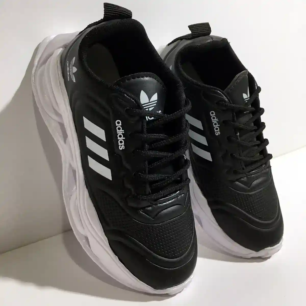 کتونی بچه گانه آدیداس مشکی سفید